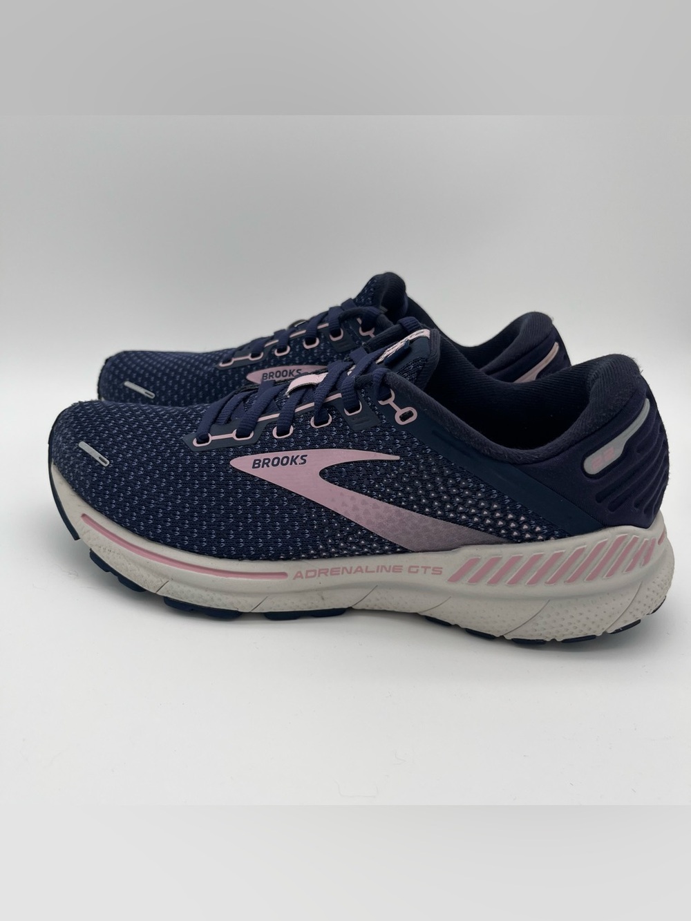 Brooks Adrenaline GTS 22 sneakers, blue and purple, women’s size 9.5